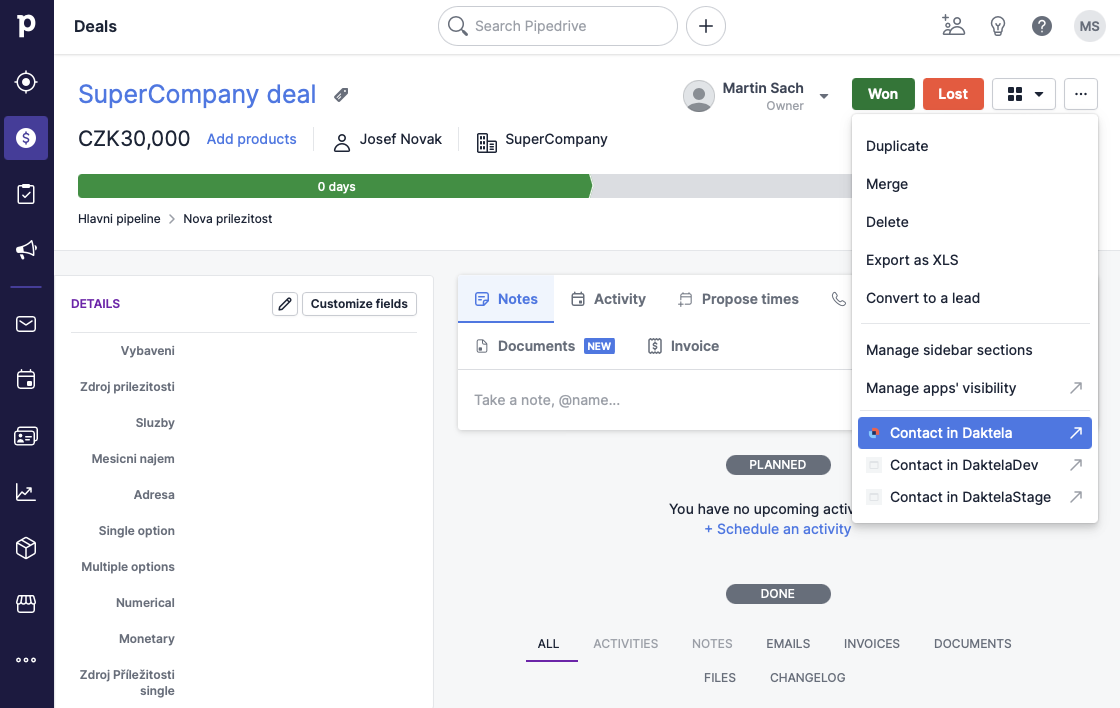 Pipedrive-Deal-Menü mit der Option „Contact in Daktela"